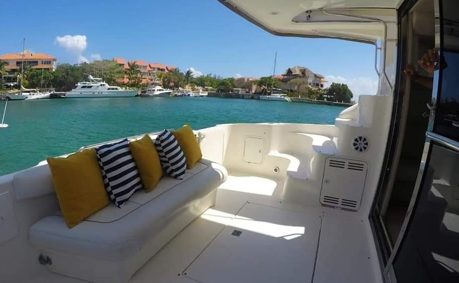 Sea Ray Sedane Bridge 400 | Aquaman