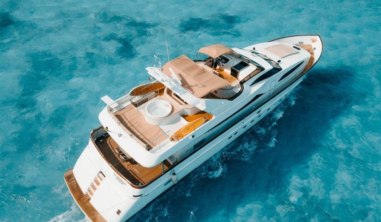 Azimut 100 | El Capricho