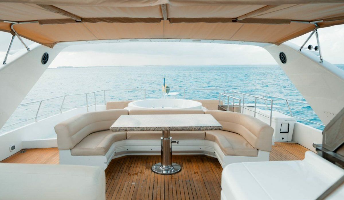 Azimut 100 | El Capricho