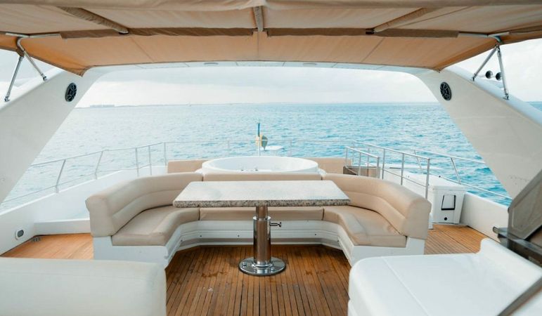 Azimut 100 | El Capricho