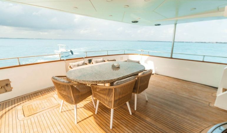 Azimut 100 | El Capricho