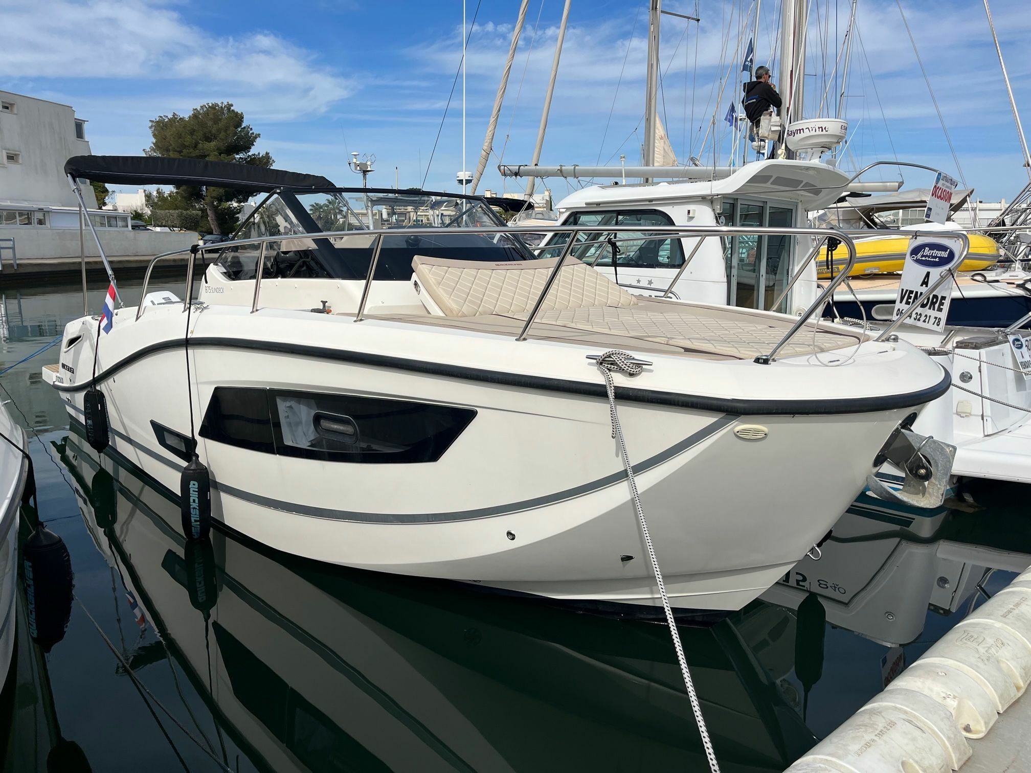 Quicksilver 875 | Skyline 22