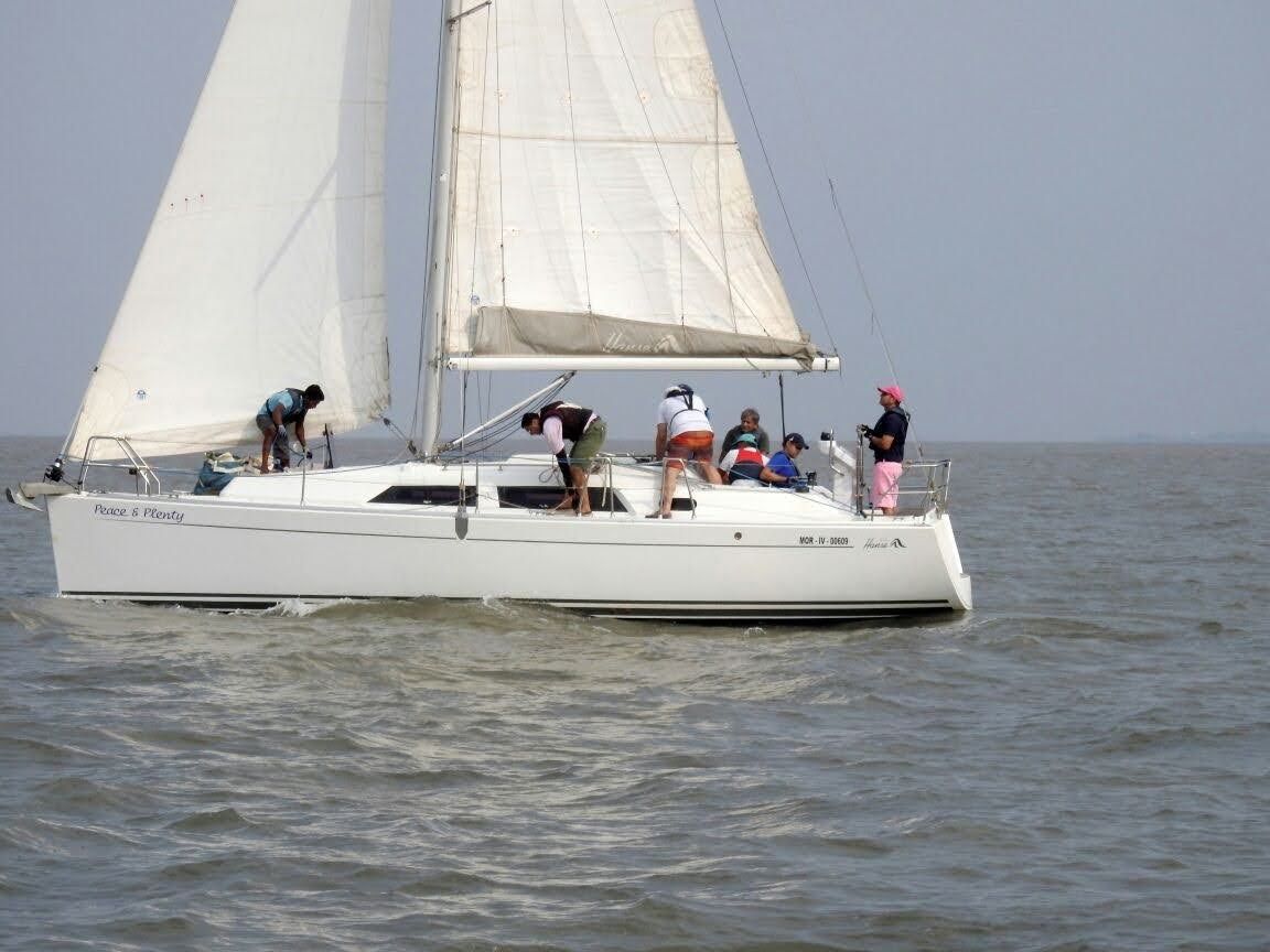 Hanse 325 | Peace and Plenty