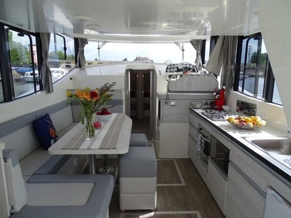 Le Boat Horizon 4 | PF Chertsey 2