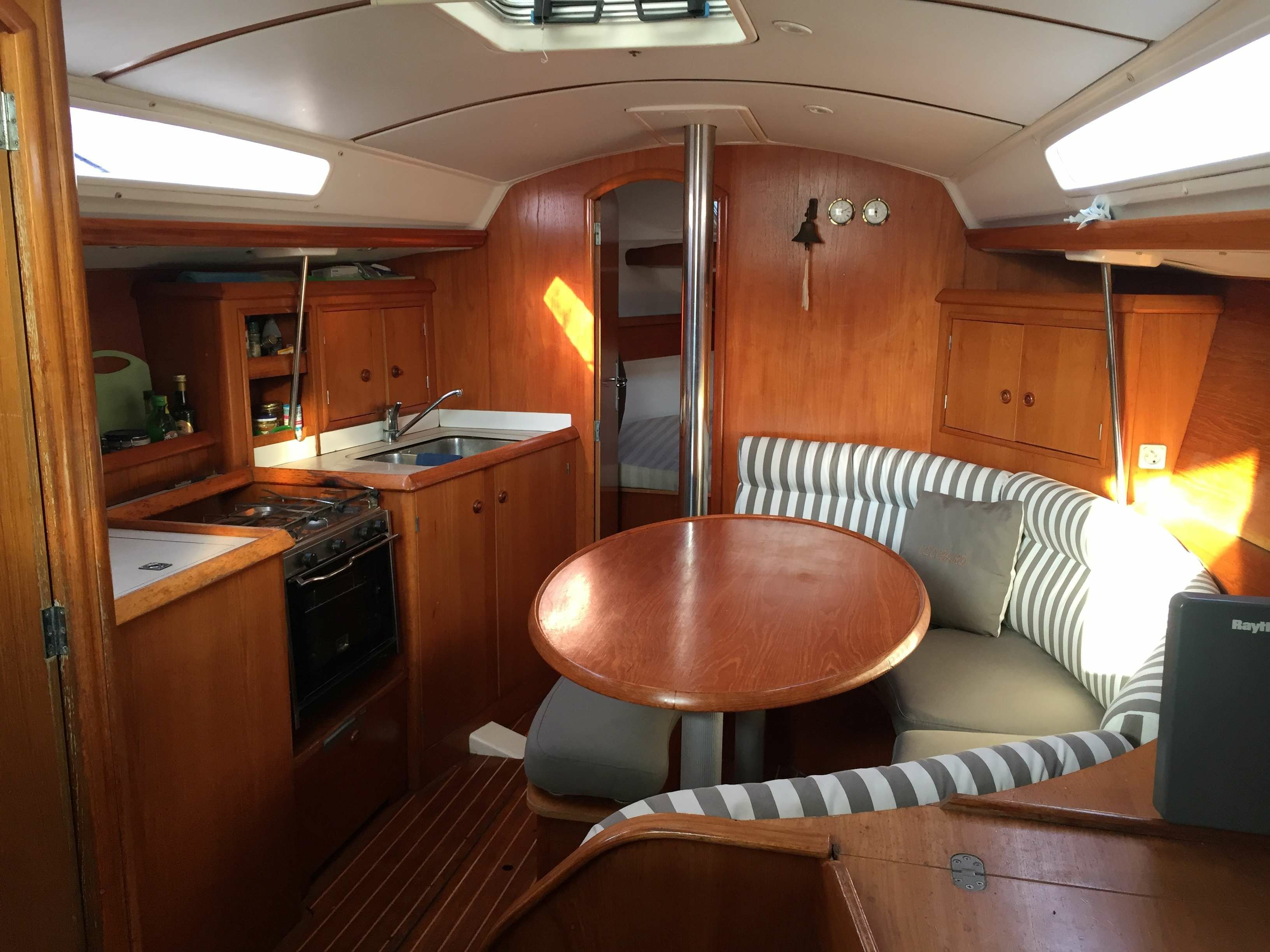 Jeanneau Sun Odyssey 34 | Lake Como Sailing