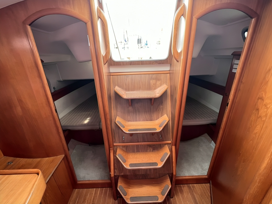 Jeanneau Sun Odyssey 34 | Lake Como Sailing