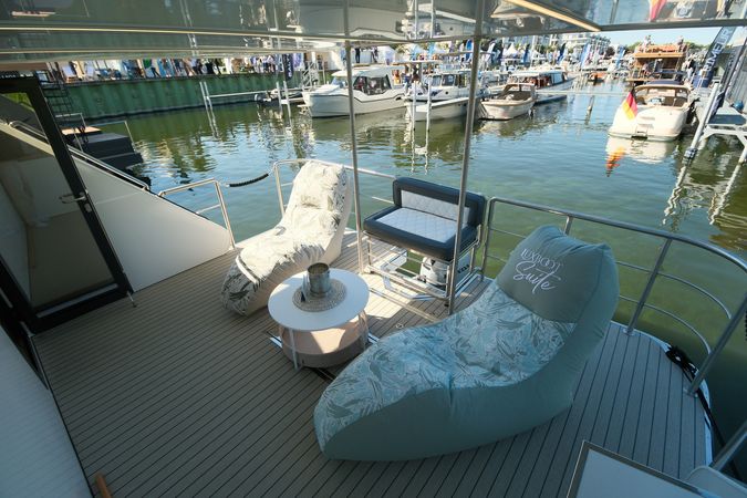 Houseboat Luxboot | Lake Suite