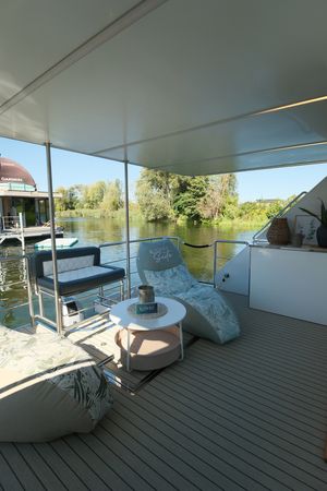 Houseboat Luxboot | Lake Suite