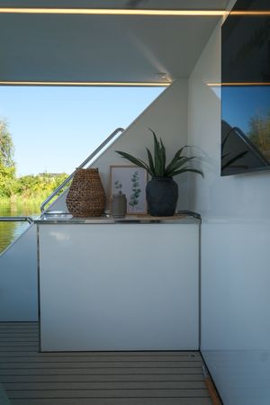 Houseboat Luxboot | Lake Suite