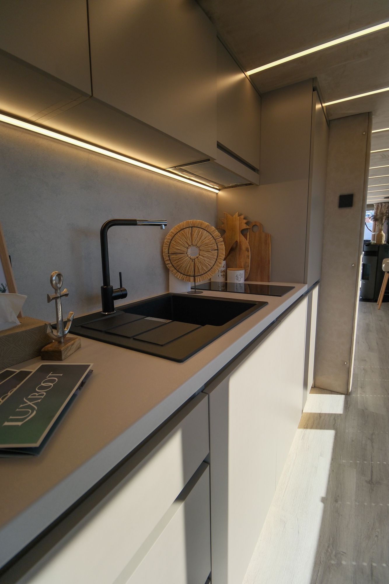 Houseboat Luxboot | Lake Suite