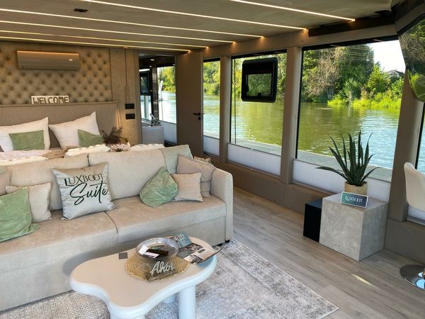 Houseboat Luxboot | Lake Suite