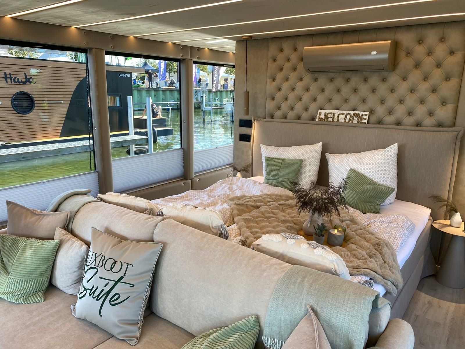 Houseboat Luxboot | Lake Suite