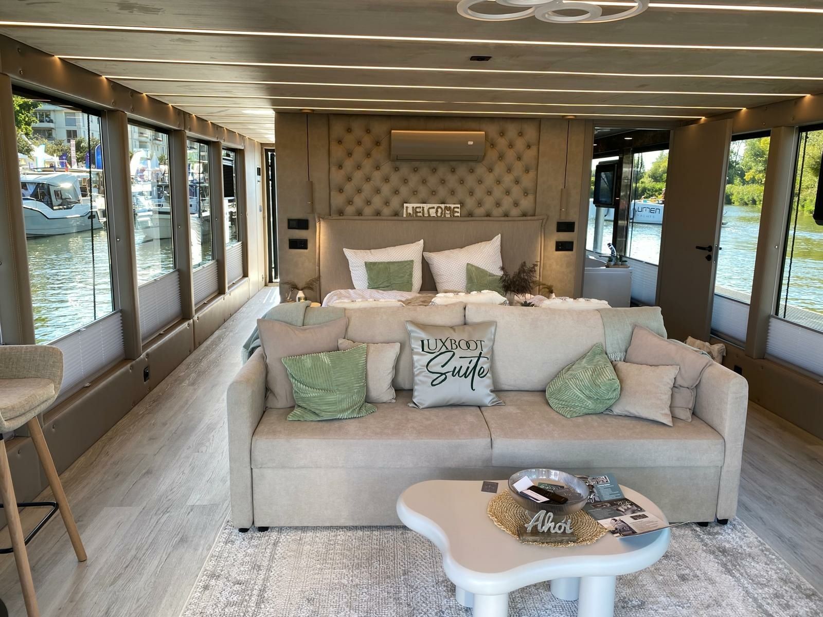 Houseboat Luxboot | Lake Suite