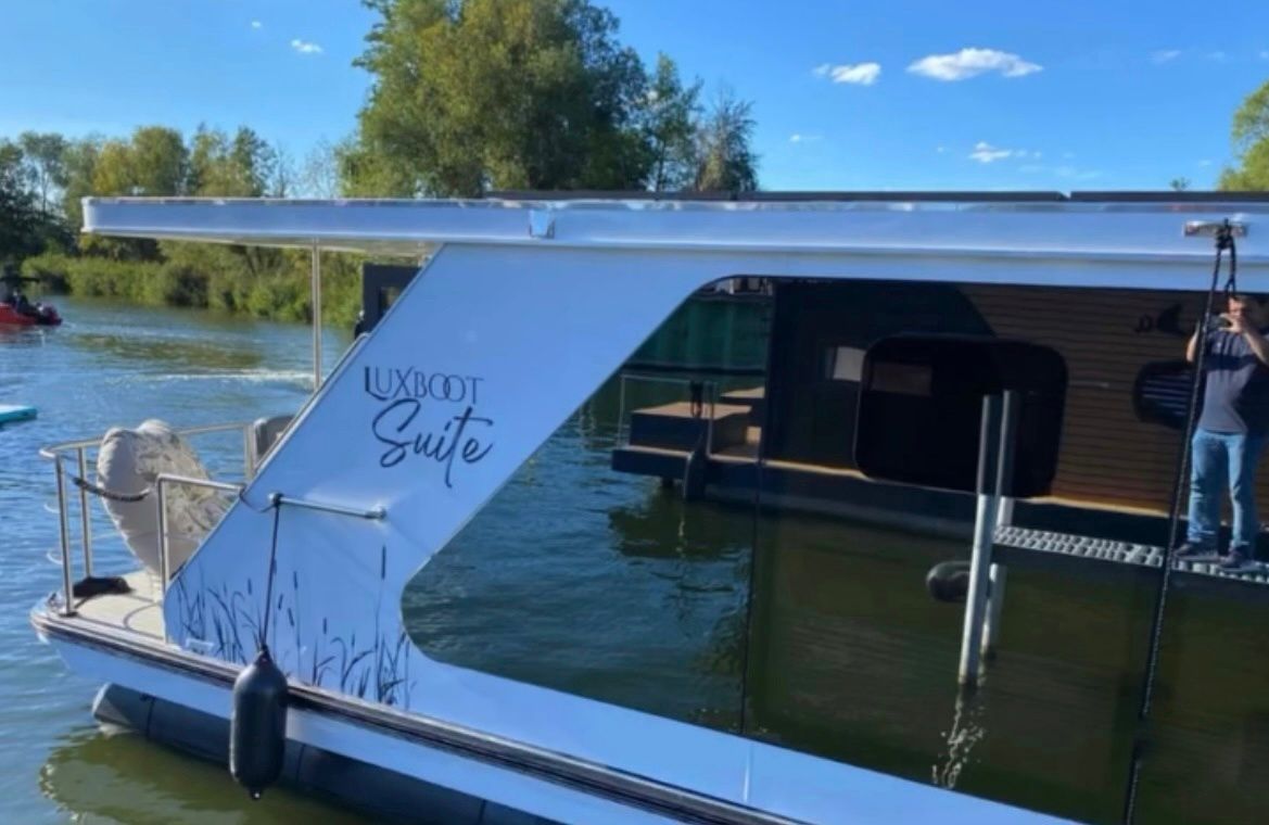 Houseboat Luxboot | Lake Suite