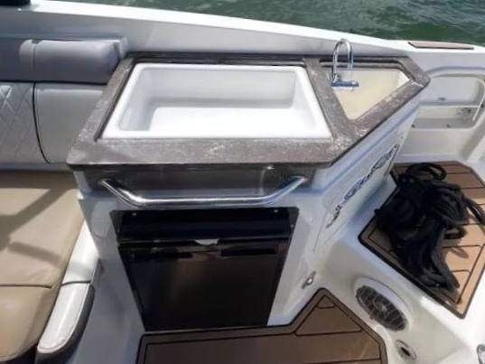 Sea Ray 250 | Liberty Pearl