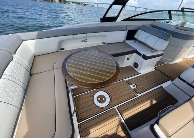 Sea Ray 250 | Liberty Pearl