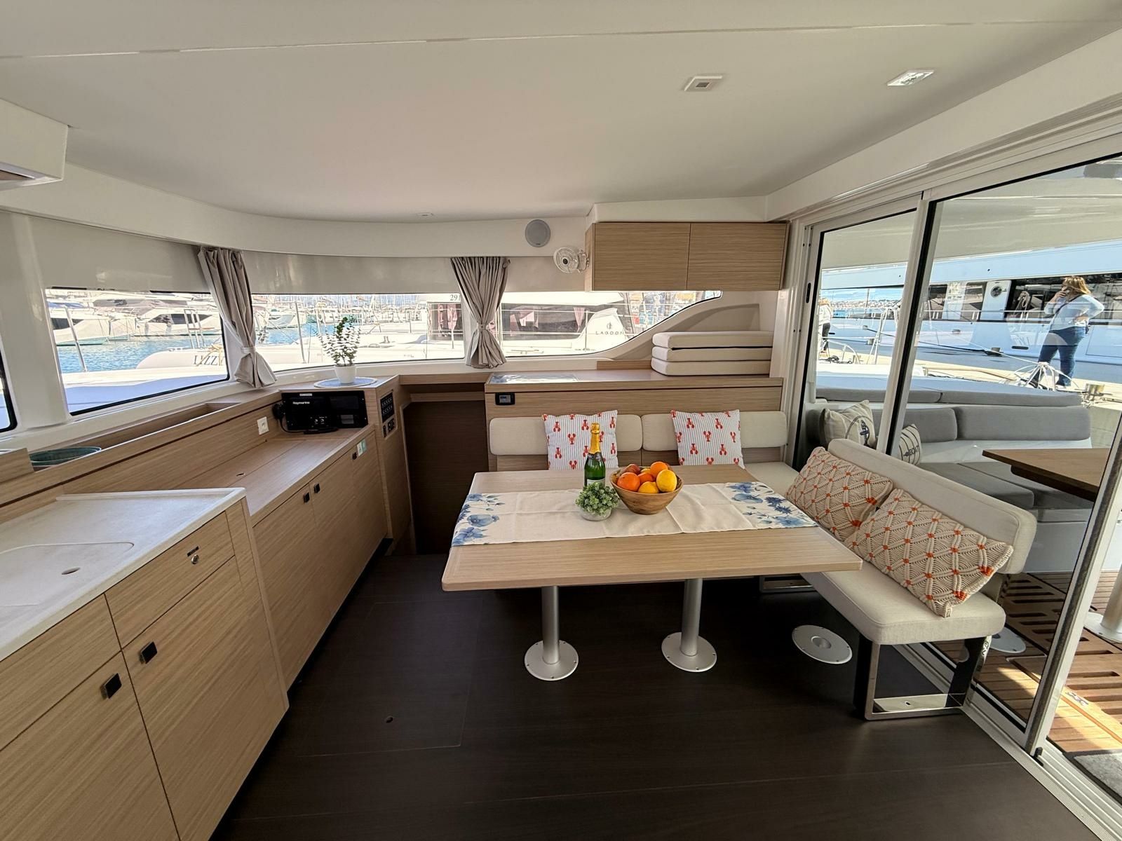 Lagoon 43 | Happiness