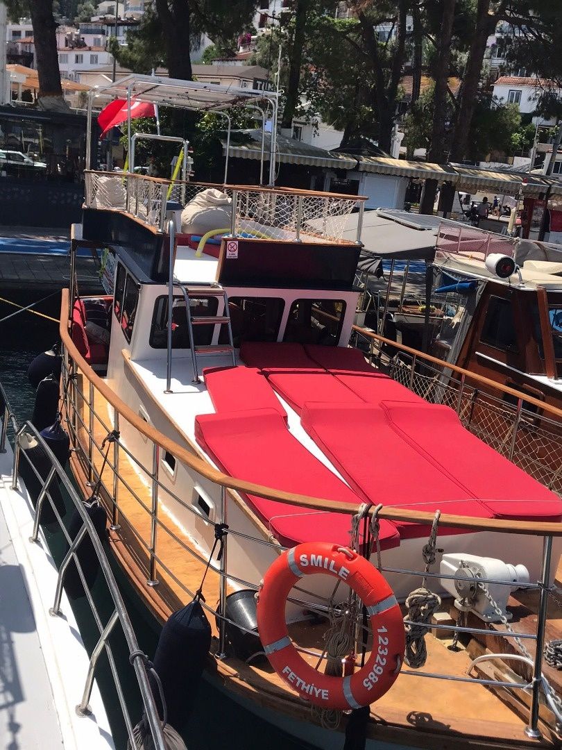 Custom Built 32 | Smile Boat