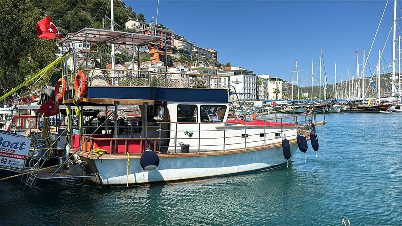 Custom Built 32 | Smile Boat