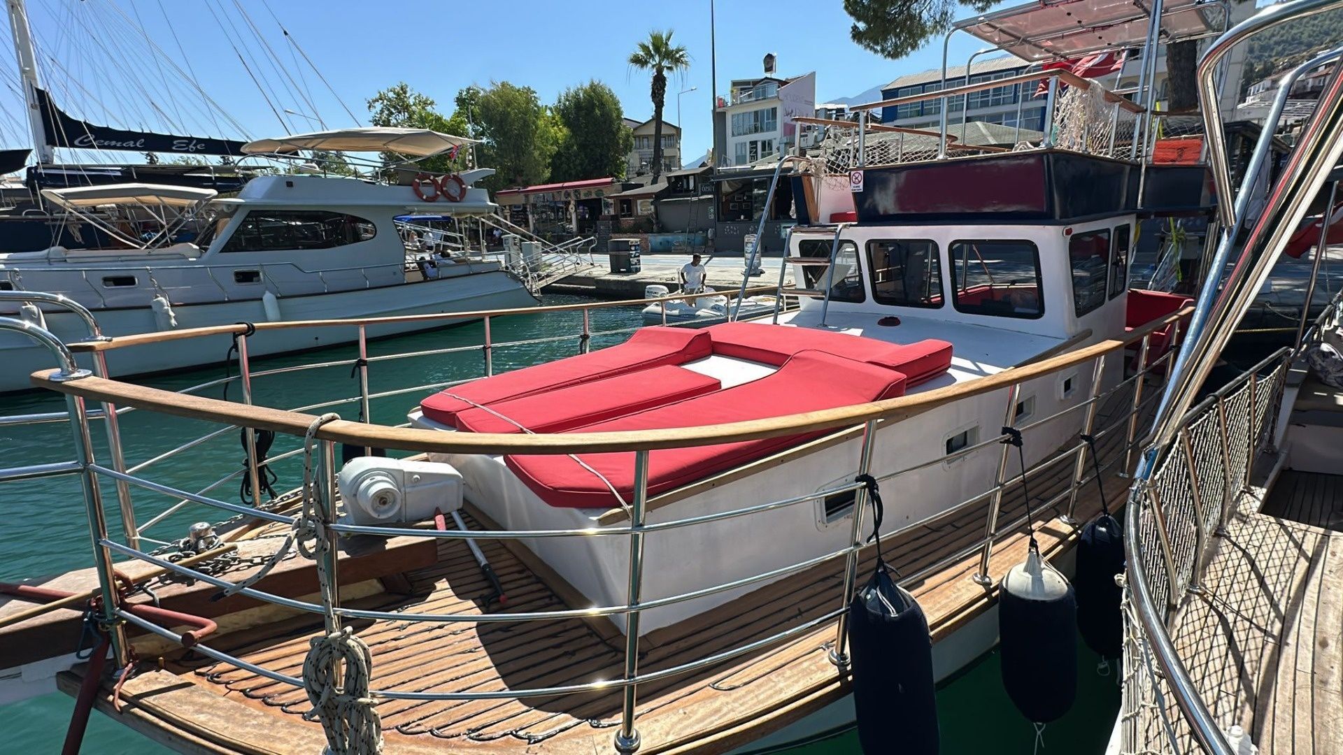 Custom Built 32 | Smile Boat