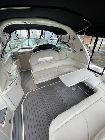 Sea Ray 410 Sundancer | Cleaning up