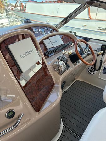 Sea Ray 410 Sundancer | Cleaning up