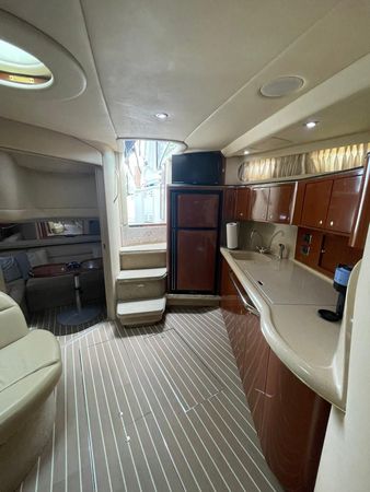 Sea Ray 410 Sundancer | Cleaning up