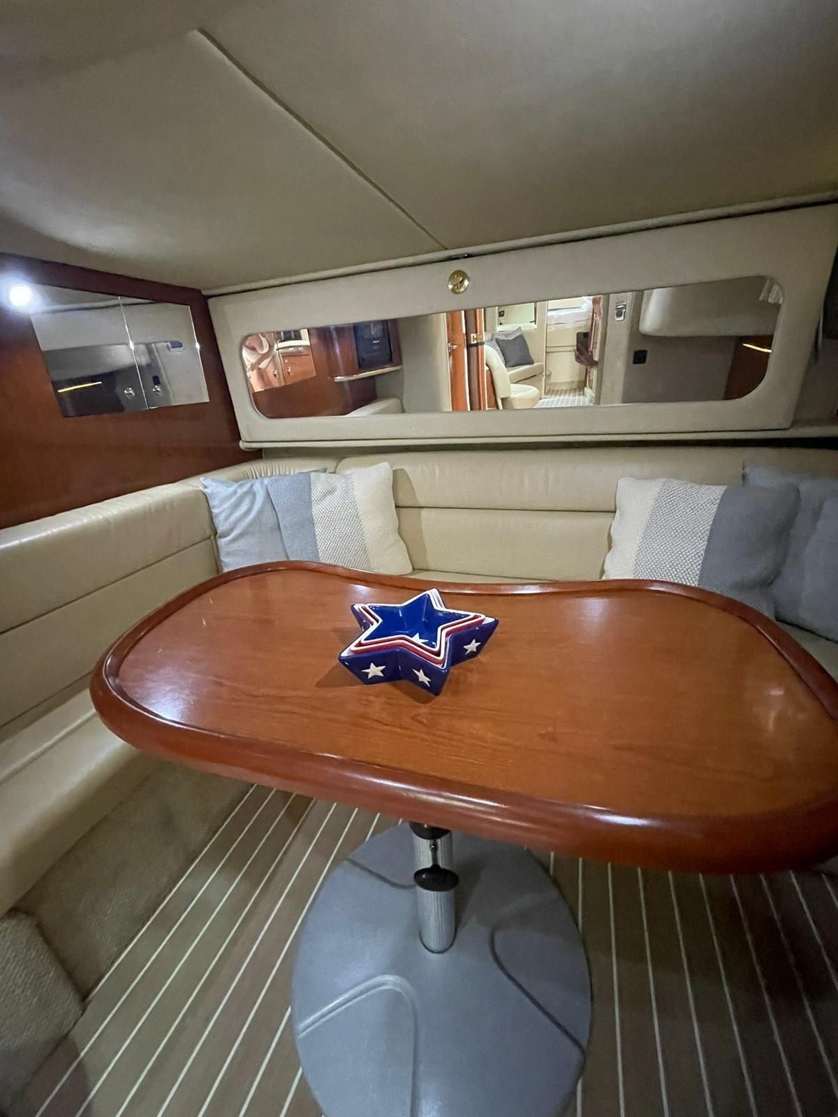 Sea Ray 410 Sundancer | Cleaning up