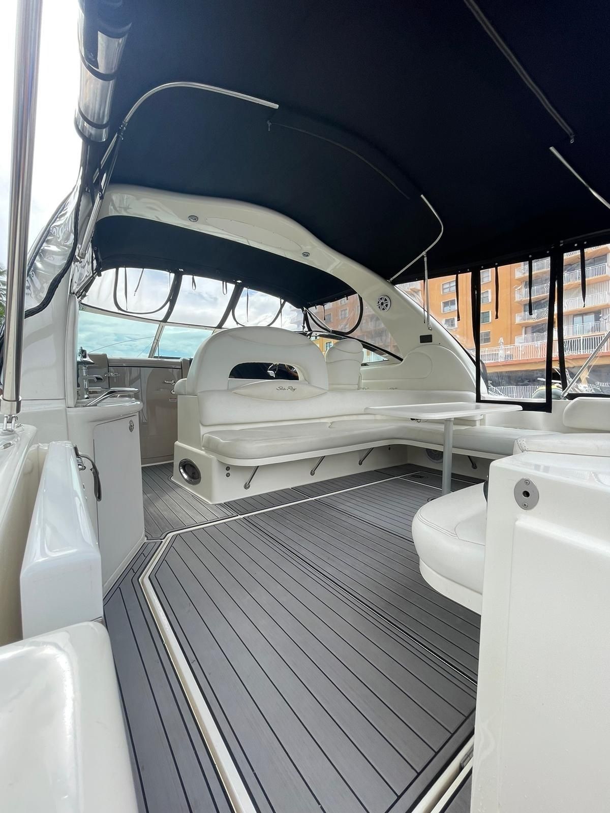 Sea Ray 410 Sundancer | Cleaning up