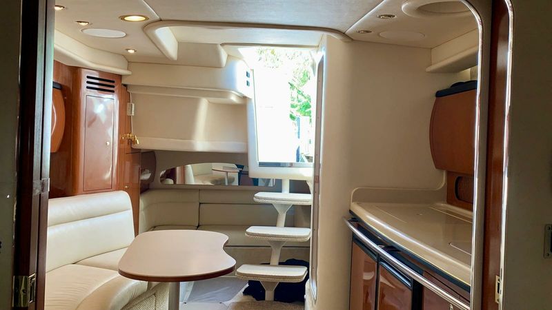 Sea Ray 410 Sundancer | Cleaning up