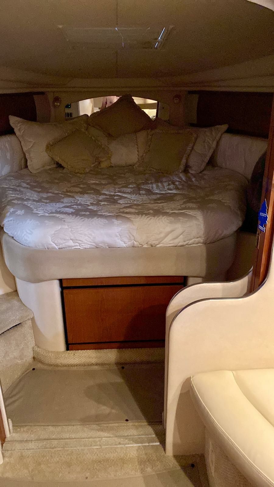 Sea Ray 410 Sundancer | Cleaning up