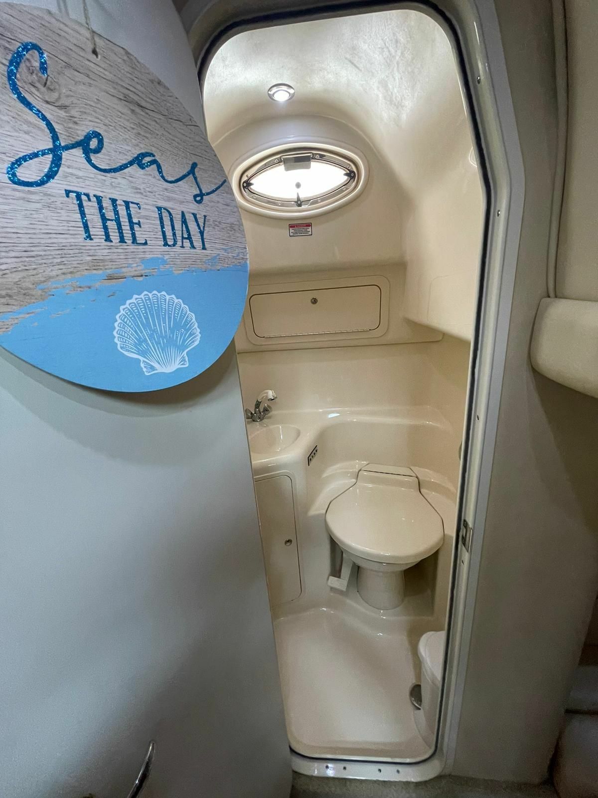 Sea Ray 410 Sundancer | Cleaning up