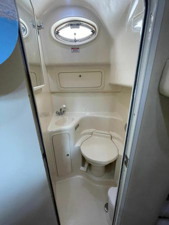 Sea Ray 410 Sundancer | Cleaning up