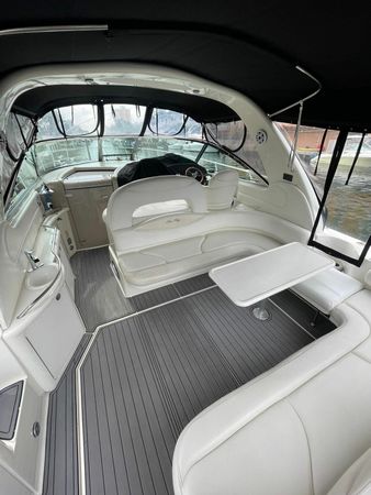 Sea Ray 410 Sundancer | Cleaning up