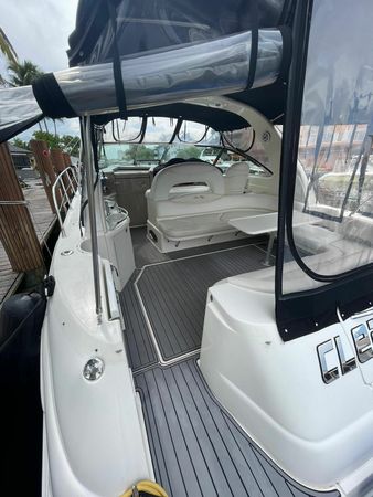 Sea Ray 410 Sundancer | Cleaning up