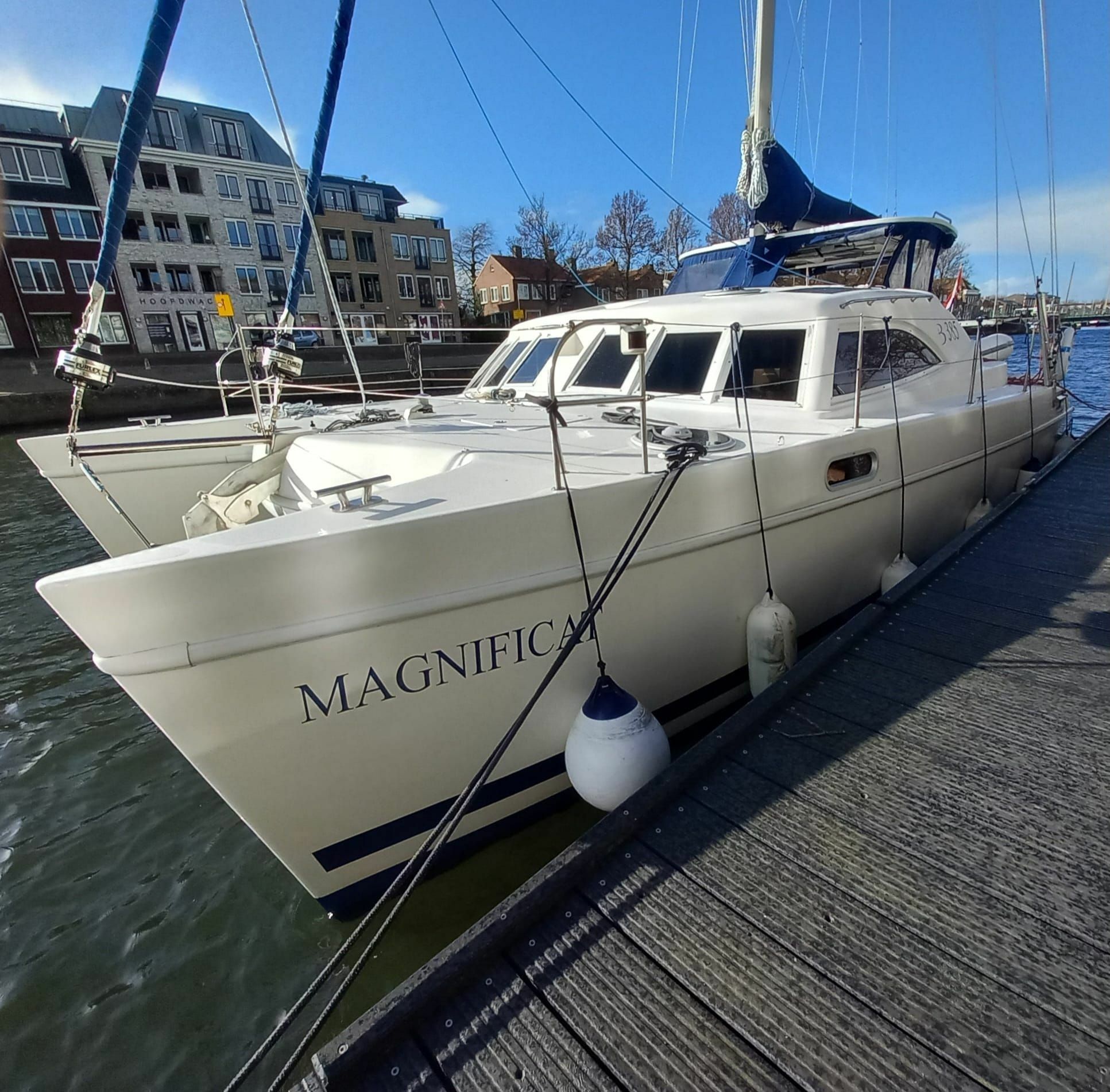 Broadblue 385 | Magnificat