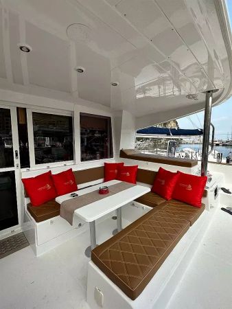 Lagoon 400 S2 | Red Sail