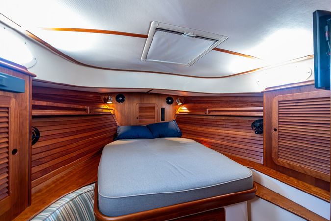 Hinckley Ketch 37 | Gracious