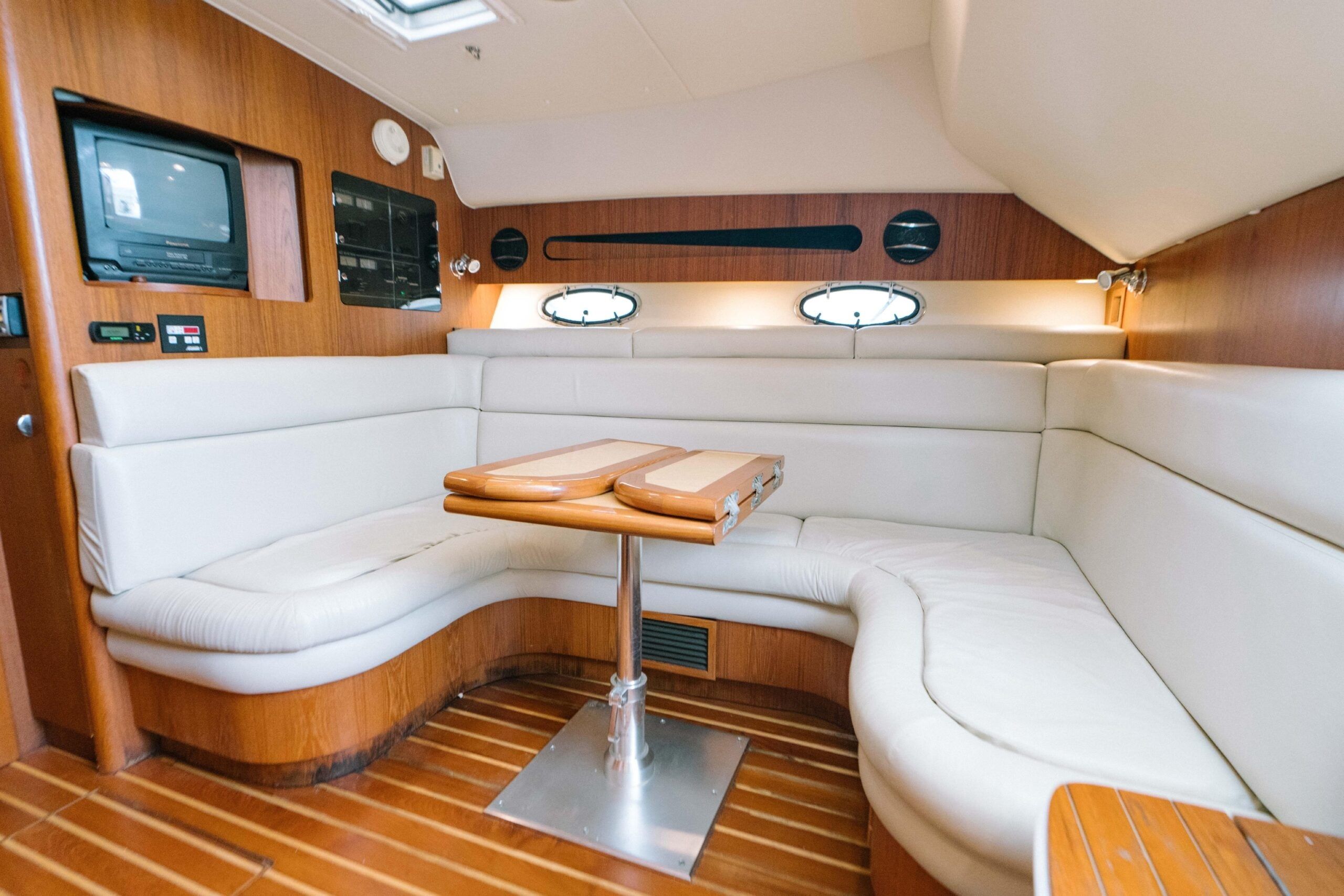 Tiara 40 | Fish Hooks