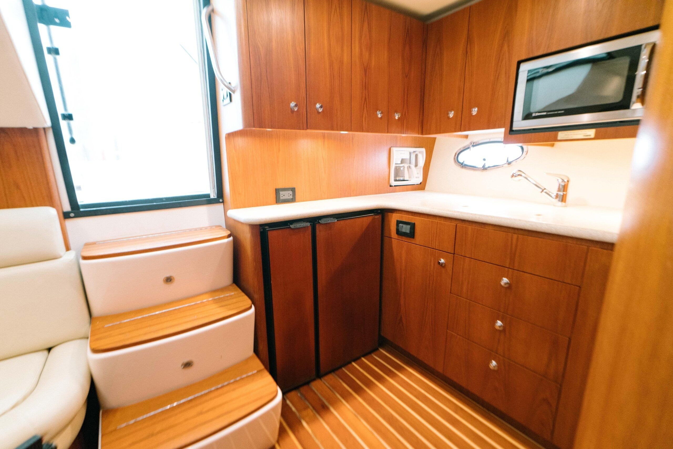 Tiara 40 | Fish Hooks