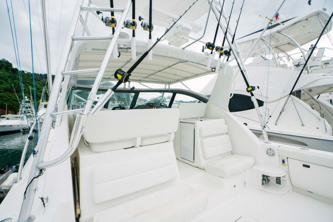 Tiara 40 | Fish Hooks