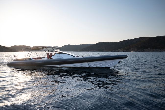 Technohull Omega 41 | Nisos 2