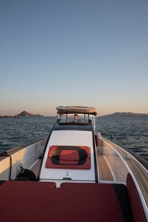 Technohull Omega 41 | Nisos 2