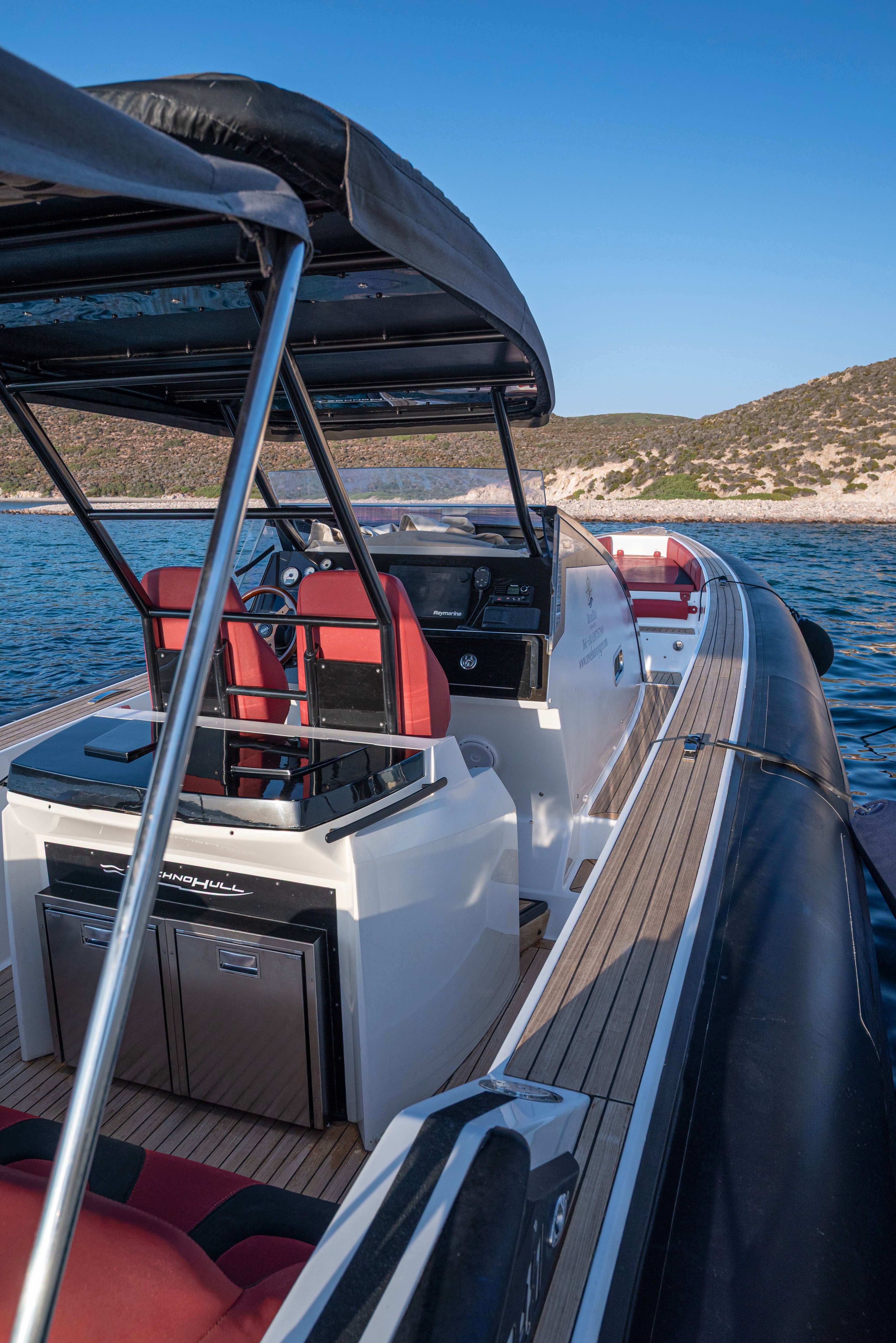 Technohull Omega 41 | Nisos 2