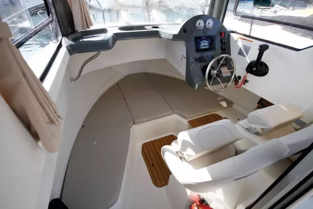 Quicksilver 605 | Nina