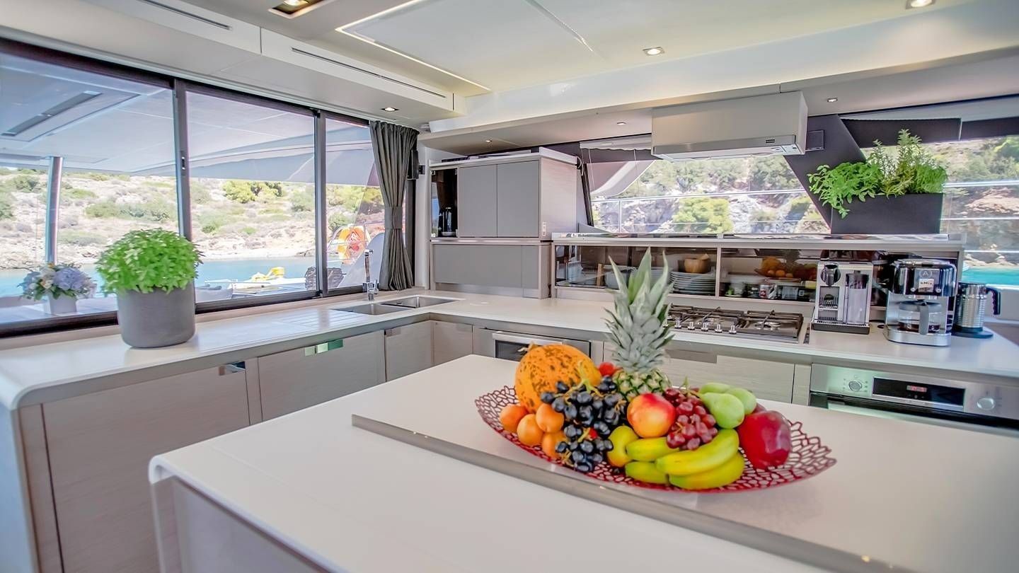 Fountaine Pajot Power 67 | Ariva