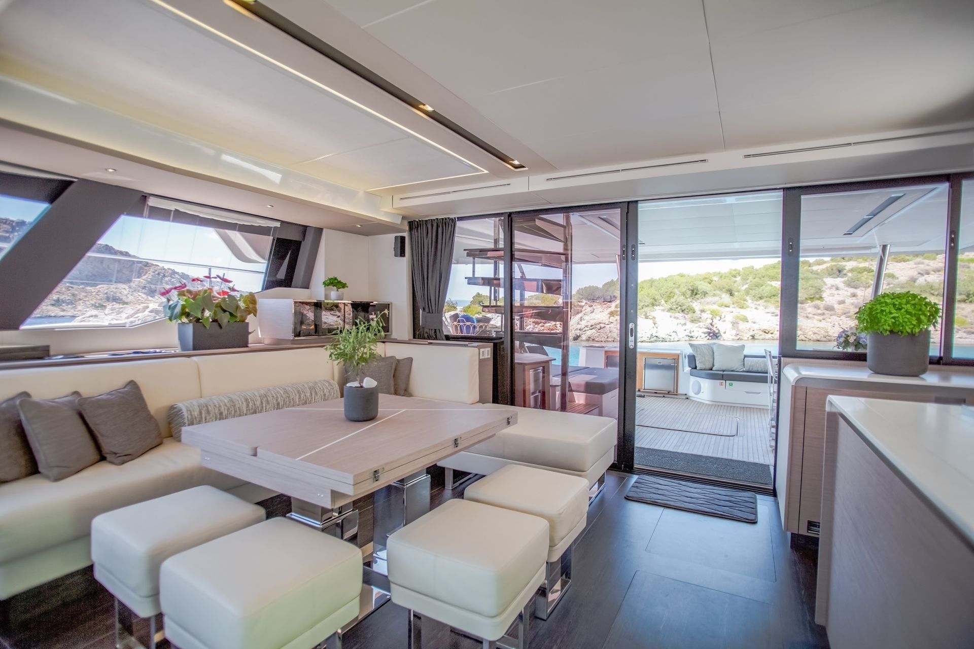 Fountaine Pajot Power 67 | Ariva