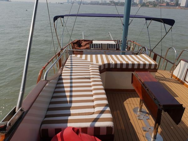 Grand Banks 42 | Genesis
