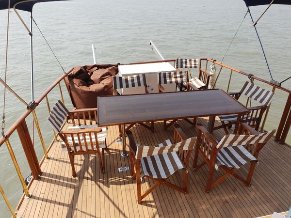 Grand Banks 42 | Genesis