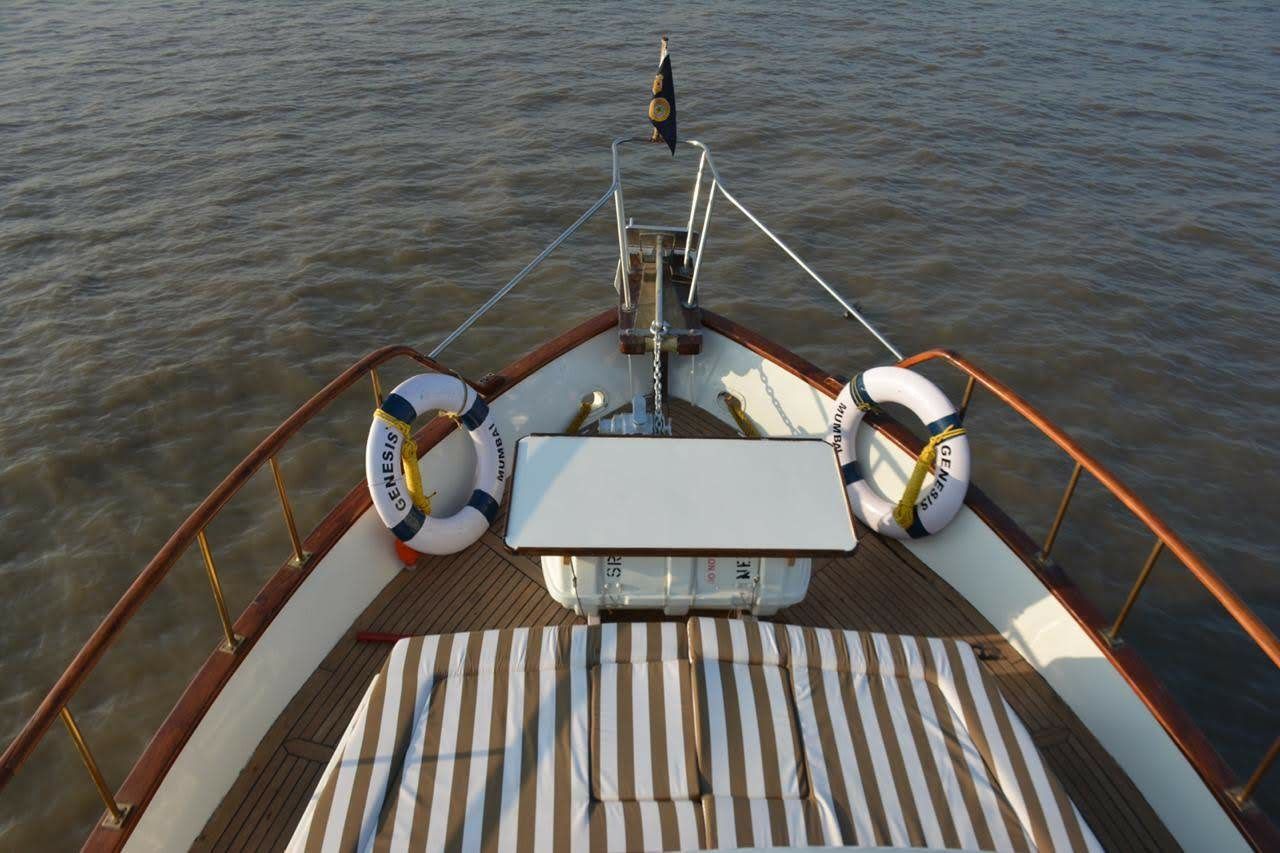 Grand Banks 42 | Genesis